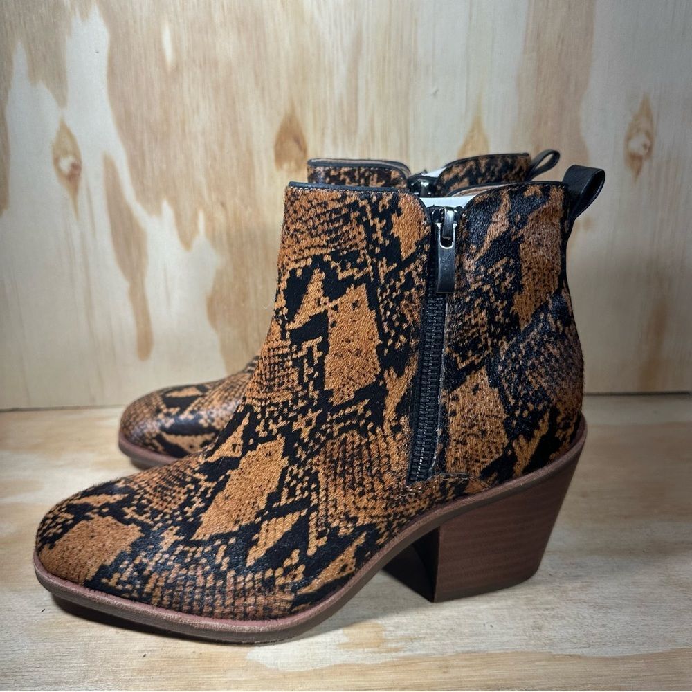 Sofft Cow Hair Ankle Boots Women’s Size 7.5
